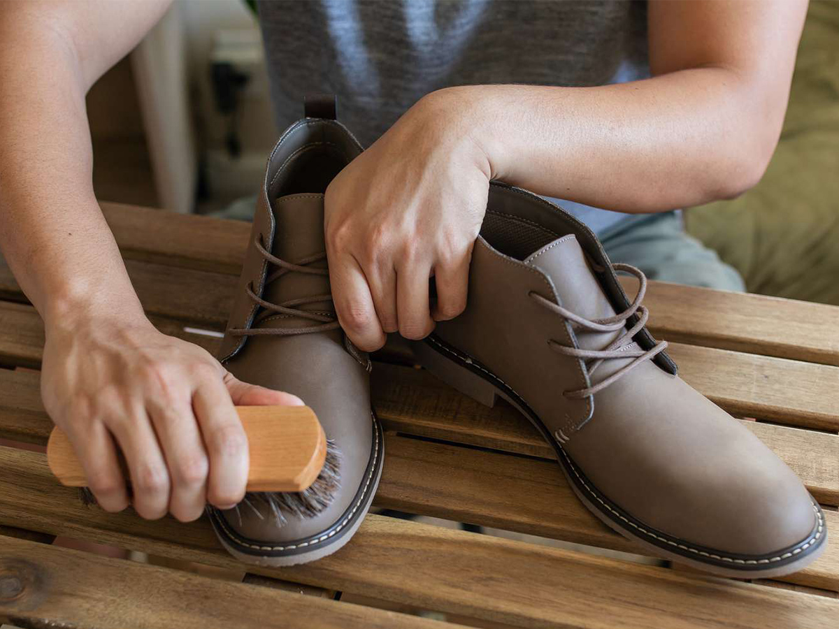 Як доглядати за взуттям восени: рекомендації для всіх типів взуття