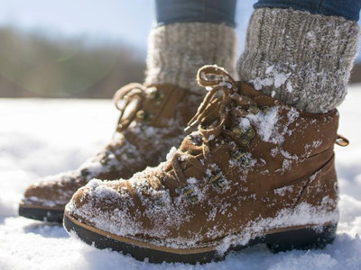 Як вибрати ідеальні черевики для дощової погоди: практичність і стиль
